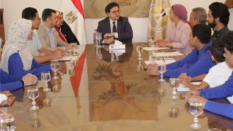 وزير الثقافة يستقبل وفدًا من الموهوبين ببرنامج “اكتشاف الأبطال” من قرى 