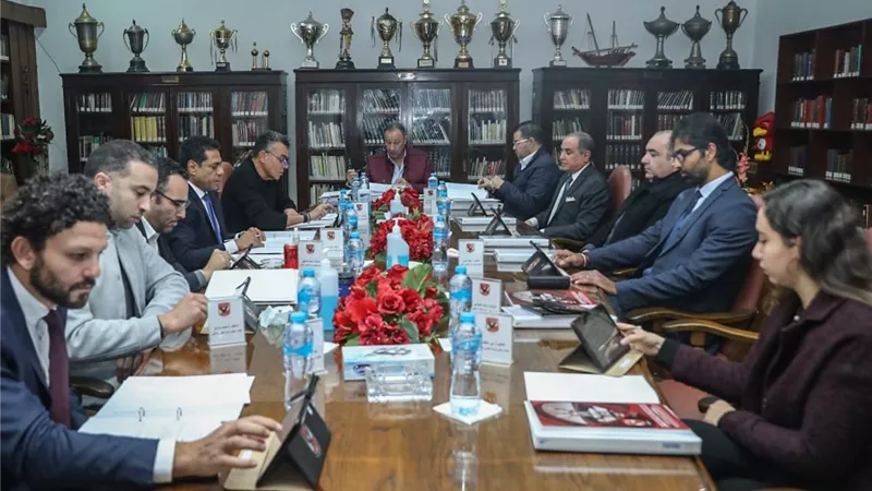 الأهلي يتواصل مع مدرب الزمالك السابق لخلافة ريفيرو