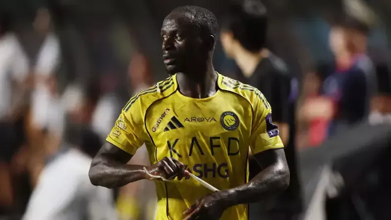 إيقاف وغرامة مالية.. الاتحاد السعودي يعاقب ماني بعد طرده أمام اتحاد جدة