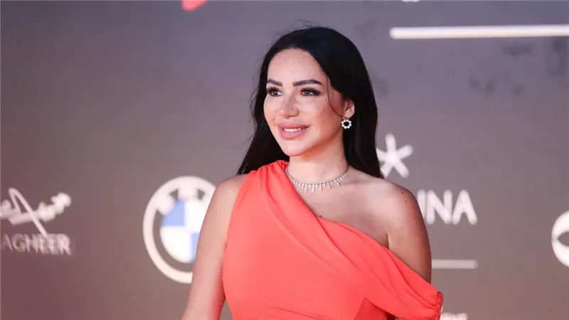 إنجي علاء تنفي خلافها مع زوجها السابق يوسف الشريف