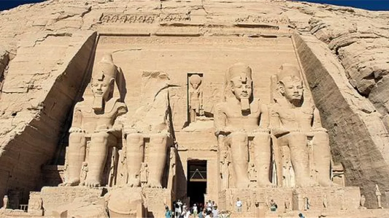 حبس وغرامة.. عقوبات رادعة للتواجد غير المصرح به وتسلق الآثار