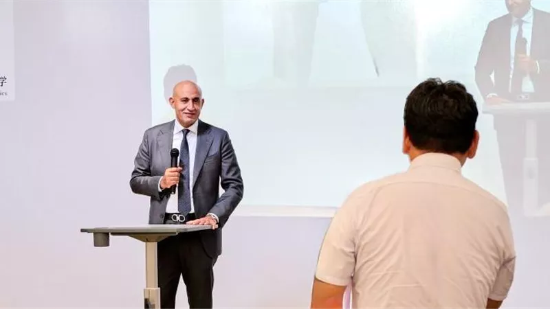 وزير التعليم من اليابان: هدفنا تمكين المعلم من «الذكاء الاصطناعي» لخدمة الطلاب