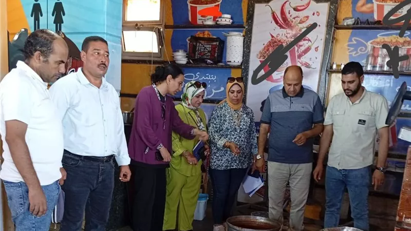  6 محاضر وإعدام 32 كجم مواد غذائية.. تشديد الرقابة في أسواق مطروح 