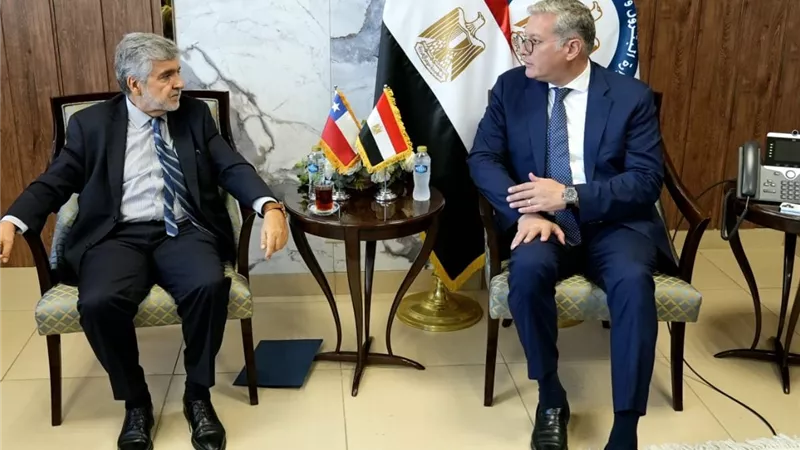 وزير البترول يناقش مع وفد «إيناب» التشيلية تسريع الأعمال بالصحراء الشرقية 