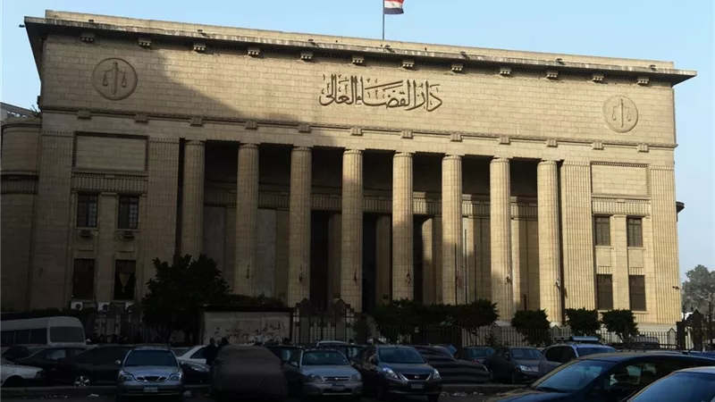 ماذا لو تعذر على المتهم توكيل محامٍ للدفاع عنه؟.. القانون يوضح