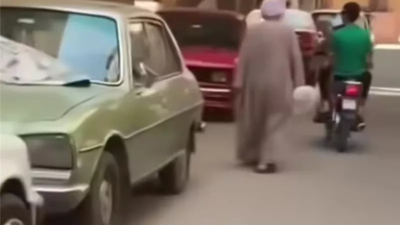 تفاصيل تداول فيديو لشخصين يصفعان المارة في شبرا