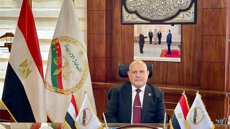 رئيس النيابة الإدارية يهنئ البابا تواضروس بعيد الميلاد المجيد