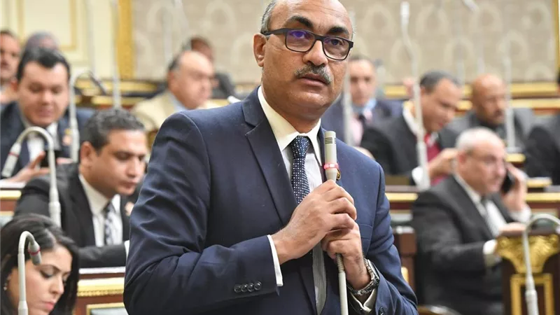  إيهاب منصور يطالب بحل أزمة تأخير إضافة مستحقي دعم التموين