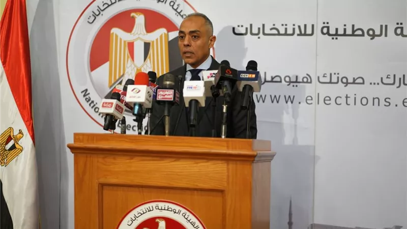 السفارات تتأكد من هوية المواطن وسريان بطاقته وتسهل عملية التصويت