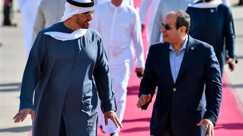 الرئيس السيسي يستقبل الشيخ محمد بن زايد آل نهيان بمطار القاهرة الدولي