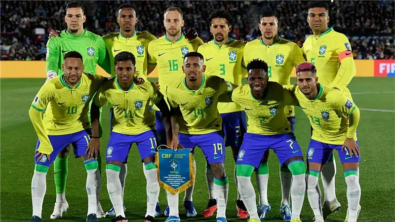 مفأجاة بالجملة.. أنشيلوتي يعلن قائمة البرازيل لتصفيات المونديال