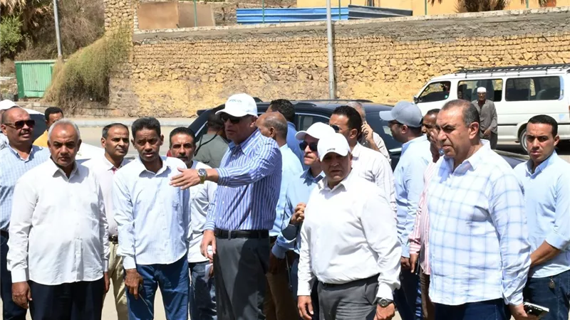 محافظ أسوان يوجه بإقامة سلسلة من الكرفانات أو المحلات بأرض المعارض