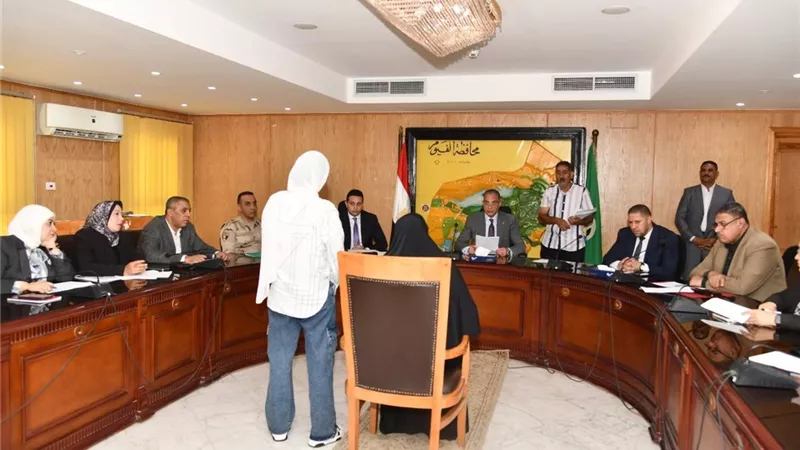 الفيوم تسعى لتوفير مشروعات تنموية وتراخيص أكشاك للأولى بالرعاية