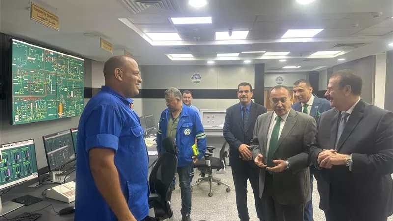 محافظ أسيوط ورئيس شركة أبو قير يبحثان أوجه التعاون لإنشاء مصنع جديد 