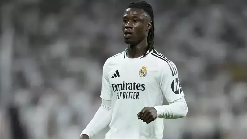 كامافينجا يرفض عرضًا ماليًا ضخمًا من الدوري السعودي