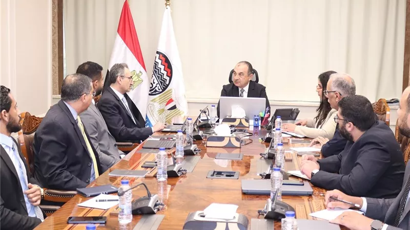 تعاون بين 