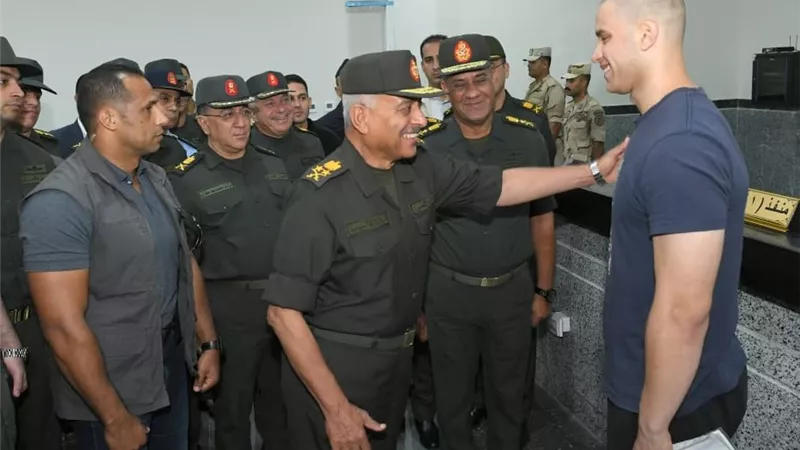 وزير الدفاع يتفقد اختبارات القبول بالأكاديمية والكليات العسكرية .. صور وفيديو