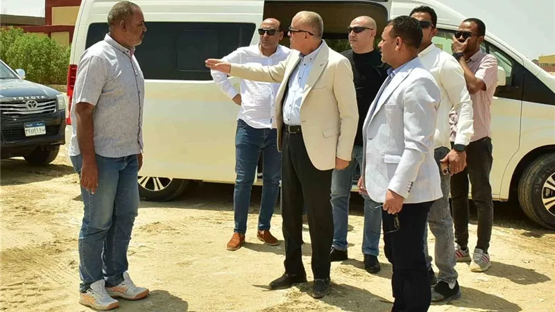 محافظ الأقصر يوجه بتمهيد الطرق الداخلية بالمنطقة الصناعية بالبياضية والزينية