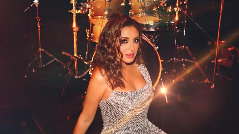 كارول سماحة لـ أنغام: عايزين نشوفك بتولعي المسارح من جديد