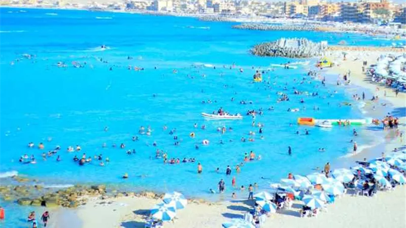 محافظ الإسكندرية يحذر من النزول للشواطئ الغير مجهزة لسلامة المواطنين 