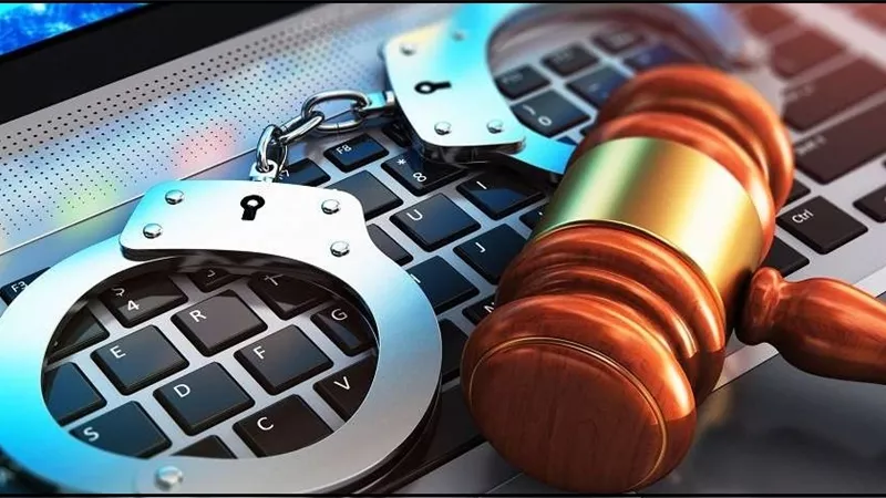 تعرف على عقوبة استخدام الإنترنت لسرقة بيانات بطاقات البنوك
