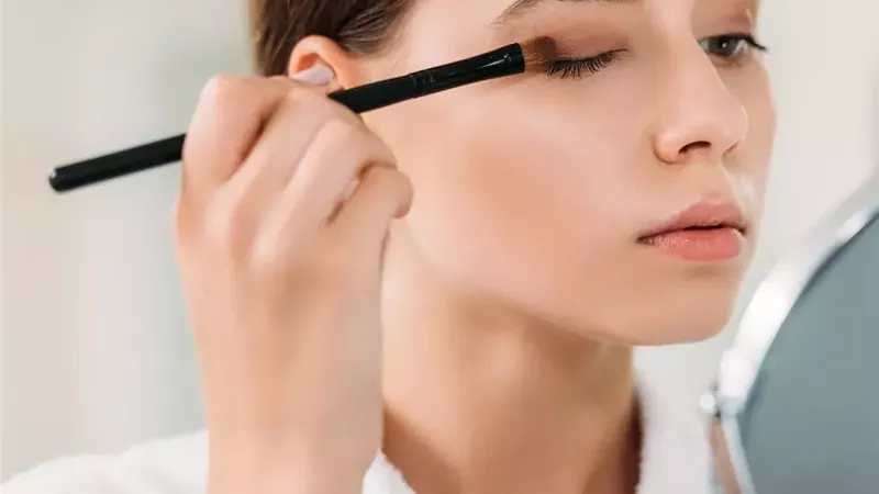  خطوات ونصائح تثبيت المكياج أثناء الطقس الحار