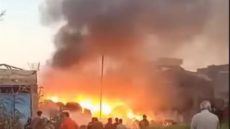 حريق هائل يلتهم مصنع قطن في الغربية وإصابة 8 أشخاص بالاختناق