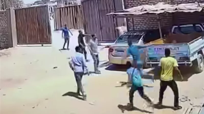 الكاميرات وثقت الجريمة.. القبض على المتهمين بالتعدي على عاملين في مصنع بالصف 