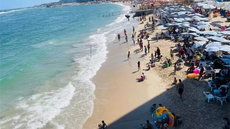 اضطراب بحالة البحر.. إغلاق شواطئ القطاع الغربي فى الإسكندرية ورفع الرايات التحذيرية