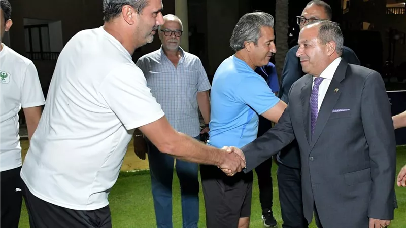 محافظ بورسعيد يزور مران المصري قبل مواجهة الكهرباء