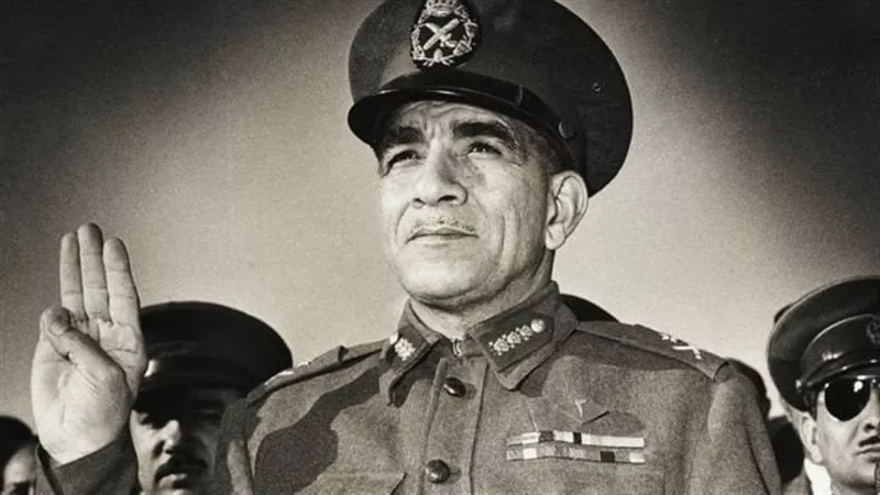 من القمة إلى الظل.. حكاية محمد نجيب في ذكرى رحيله