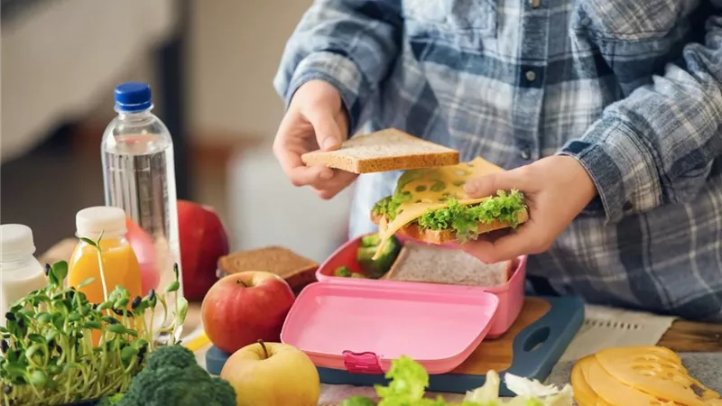 خطوة بخطوة.. أطعمة يجب توافرها في «اللانش بوكس»