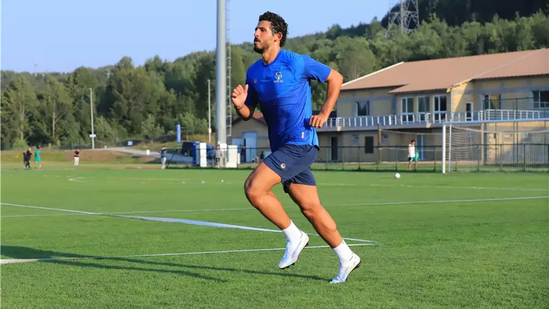 تحدي صعب لـ أحمد حجازي في افتتاحية الدوري السعودي أمام أهلي جدة 