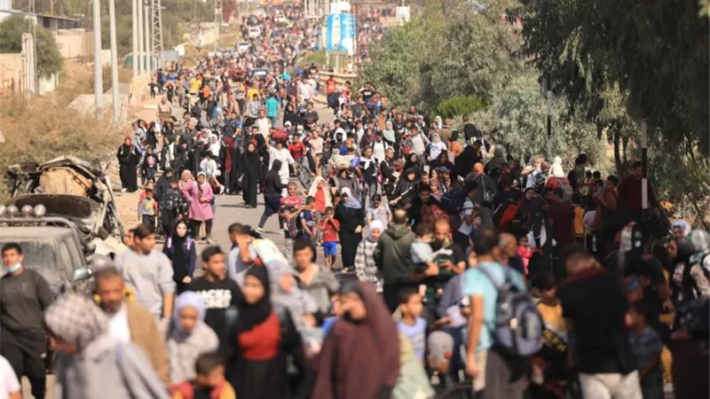 خبيران إسرائيليان يكشفان زيف المساحات الآمنة للنزوح في غزة