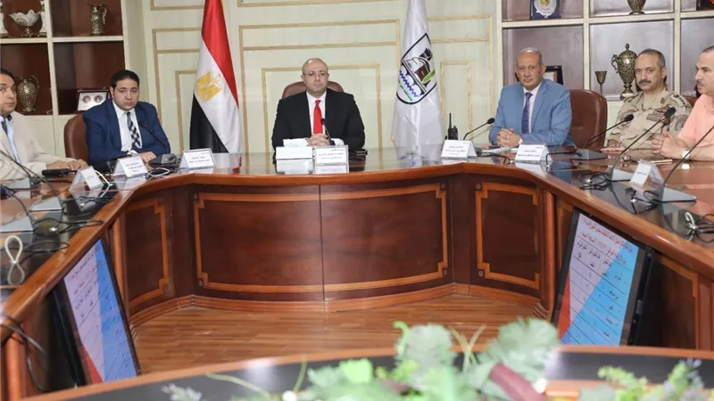 محافظ بني سويف يتابع انتظام التصويت في إعادة انتخابات مجلس الشيوخ 