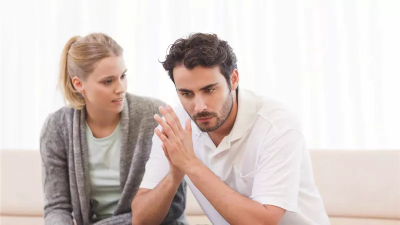 منها الكذب.. علامات تشير إلى ضعف شخصية الرجل