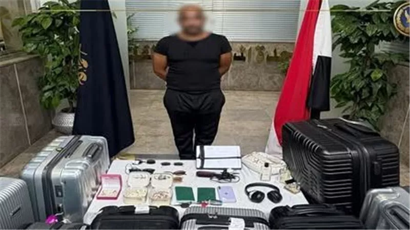 الأمن يقبض على سائق سرق حقائب من أجانب وهرب بها في التجمع
