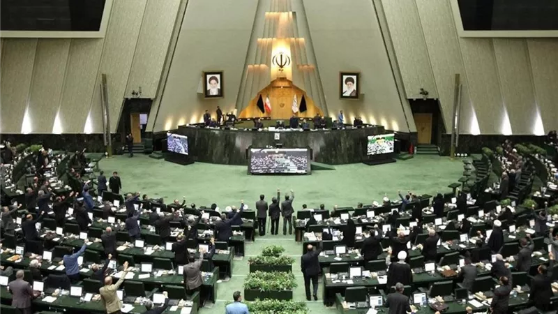 إيران تهدد بالانسحاب من معاهدة حظر الانتشار النووي بعد خطوة أوروبية