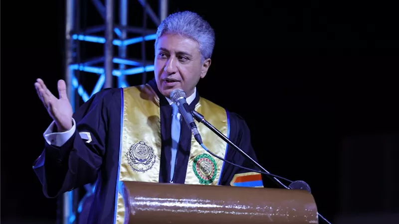 وزير السياحة يشارك في حفل تخرج الدفعة الثانية من الأكاديمية العربية للعلوم