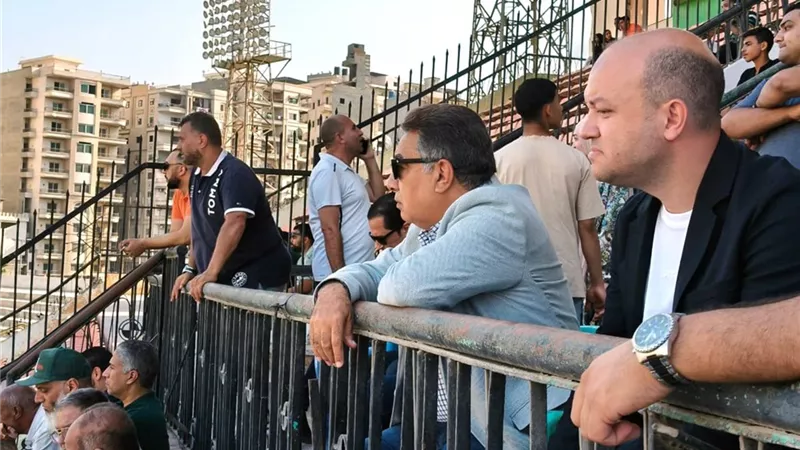 فريقه خسر.. محافظ الدقهلية يشاهد مباراة المنصورة والانتاج الحربي من المدرجات