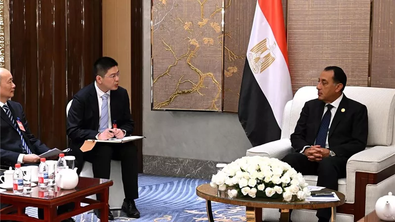مدبولي يفتتح جولته الصينية بلقاء رئيس «CNCEC» لضخ استثمارات جديدة في البتروكيماويات 