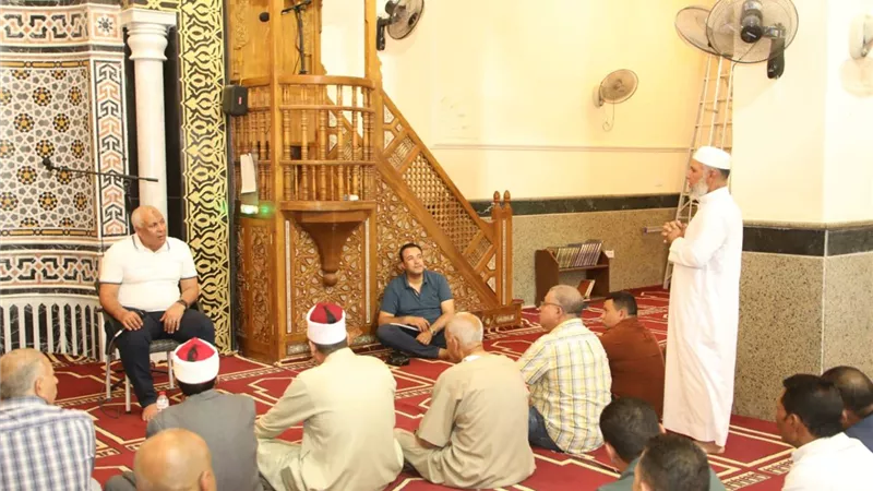 بعد صلاة الفجر.. محافظ الوادي الجديد يوجه بحل عاجل لمشاكل أهالي الفرافرة