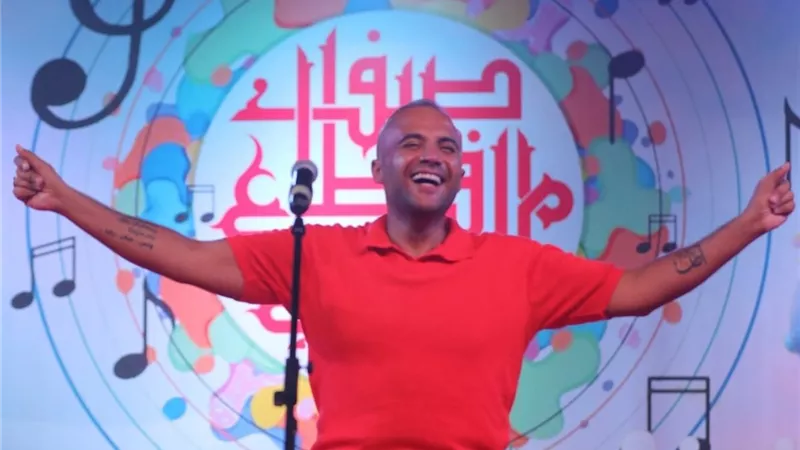 علي الألفي يحيي الليلة الثانية لصيف قطاع المسرح بساحة الهناجر
