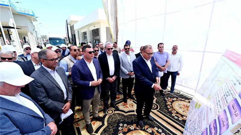 وزير الإسكان ومحافظ الغربية يتفقدان مشروع صرف صحي يخدم 100 ألف مواطن