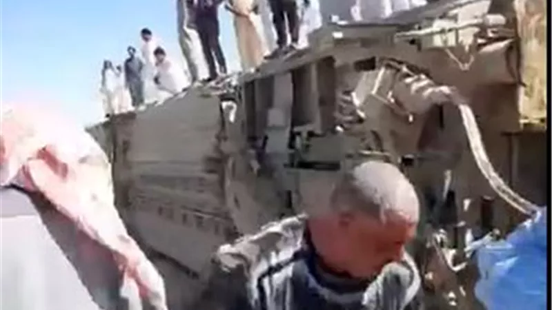 قطار مطروح ينقلب فى الضبعة.. وتحركات عاجلة لإعادة مساره -فيديو وصور 