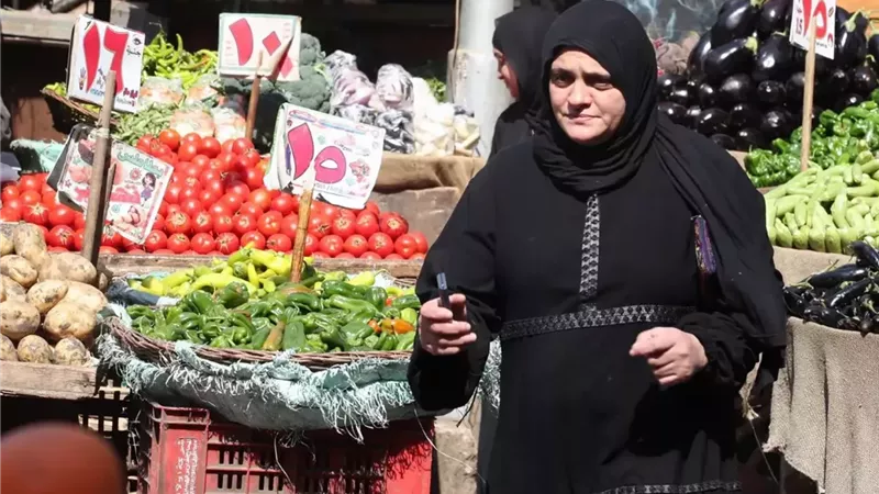 الأسعار نار.. تجار أسيوط يتحدون انخفاض سعر الفائدة 
