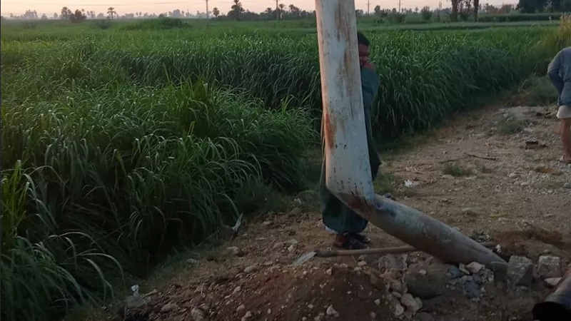 لإصلاح عمود مائل.. الأقصر تكثف جهودها لحماية الأرواح 