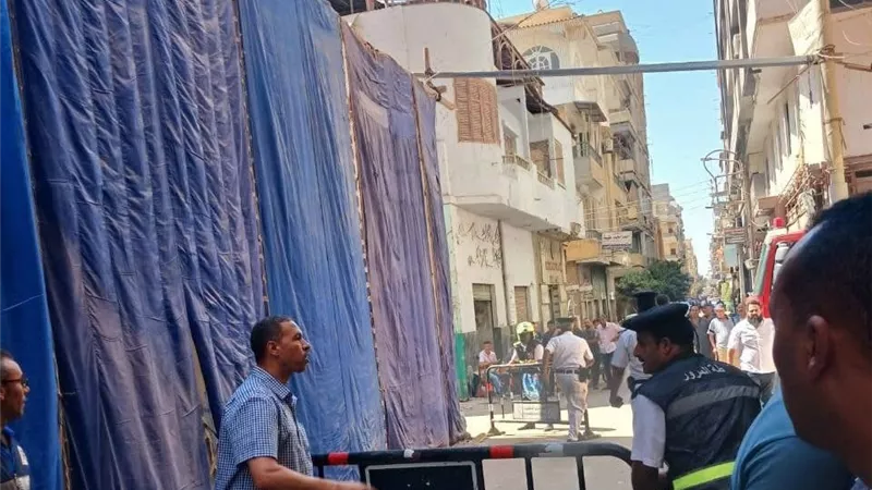 خلال تنفيذ قرار إزالة.. انهيار منزل فوق العمال في المنصورة 