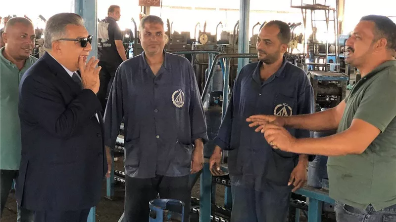 محافظ الدقهلية يفاجئ محطة تعبئة الغاز بقلابشو للتأكد من الالتزام بالأوزان