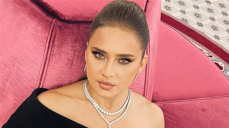 نيللي كريم تنفي عبر 